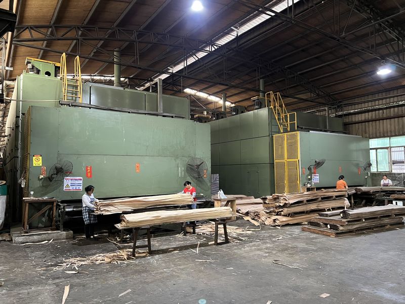 Dongguan Lingfeng Wood Industry Co., Ltd. productielijn van de fabrikant