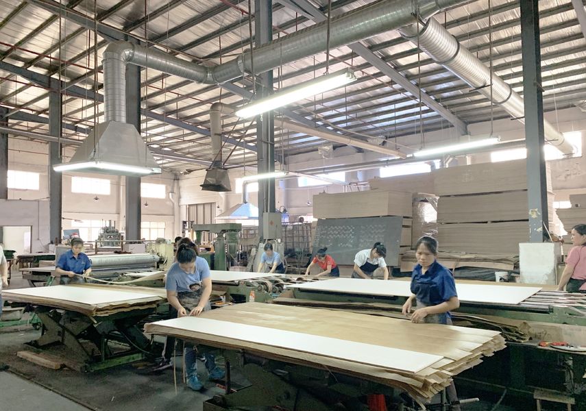 Dongguan Lingfeng Wood Industry Co., Ltd. productielijn van de fabrikant