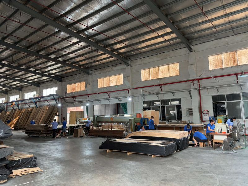 Dongguan Lingfeng Wood Industry Co., Ltd. productielijn van de fabrikant